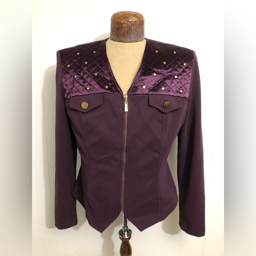 Women’s Burgundy Two Piece Suit. Size 13/11. Like New.